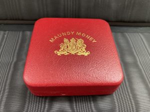 2000-maundy-set-case